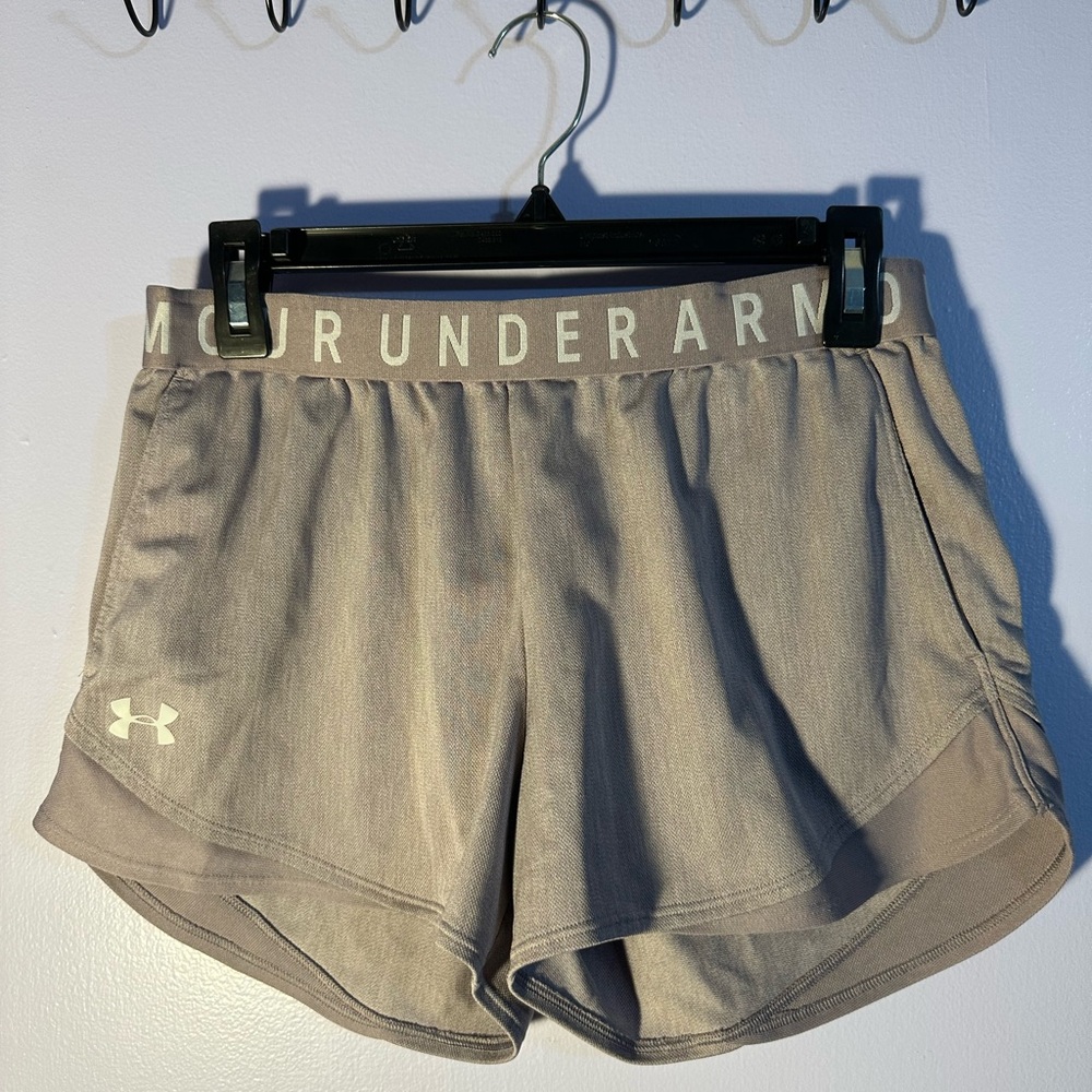 Underarmour shorts - size M